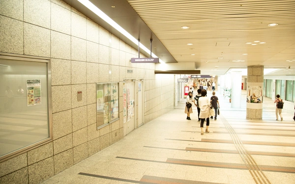 南13出口までは、なだらかな下り坂となっています。
